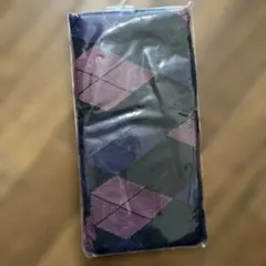 赤紫と青紫、黒のダイヤモンドパターン柄タイツ