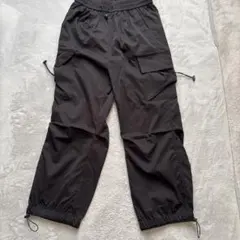 ブラックカーゴパンツ ドローストリング付き