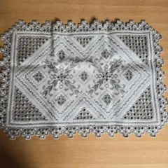 テーブルランナー　ハーダンガー刺繍　 約56cm x 40cm