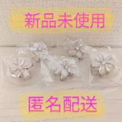 【新品未使用・匿名配送】お花クリップ　ホワイトラメ　ヘアアクセサリー