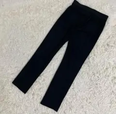 黒 スキニーパンツ