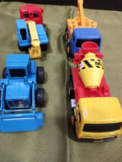 【おもちゃ】ミニカー四種