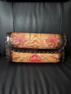 グレースコンチネンタル　クラッチバッグ　カービングストライブス