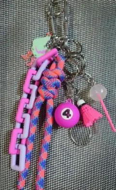 ハンドメイド　バッグチャーム　じゃらじゃらキーホルダー　パラコード　ピンク