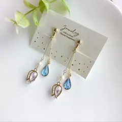 チューリップチャームとしずくストーンのイヤリング　ピアス（クリア）ハンドメイド