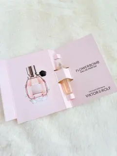Viktor & Rolf　Flowerbombヴィクター＆ロルフ フラワーボムのサムネイル
