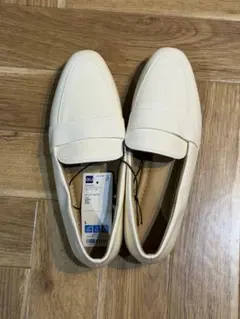 GU WOMEN ビジューフラットローファー Lサイズのサムネイル