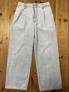 ユニクロ　ドレープデニムタックパンツ　BLUE