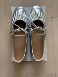 バレエシューズ　フラットシューズ　シルバー