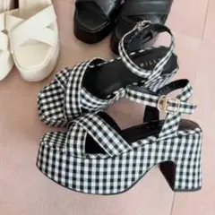 アンミール クロス厚底サンダルのサムネイル