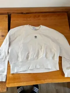 adidas クリーム色 クロップドスウェット Mサイズ