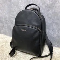 【美品】FURLA フルラ リュック レザー 本革 ブラック 黒 ロゴ金具