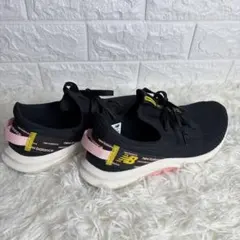 ニューバランス レディーススニーカー 23.5cm 黒ピンク 軽量 美品
