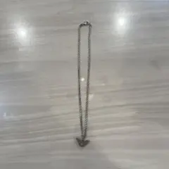 シルバー V字型ペンダント ネックレス