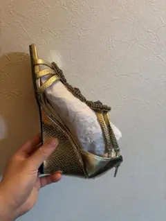 ゴールド ビーズ装飾 ハイヒールパンプスのサムネイル