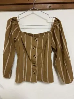 パフスリーブスクエアネックブラウス