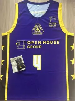 群馬クレインサンダーズ　トレイジョーンズ　パープルユニフォーム　キーホルダー