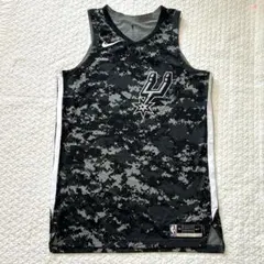 Item thumbnail for item ce0a5bf8-2dcd-4782-95fc-ef4bb886cc32