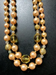 茶系色と金色の二重ネックレス