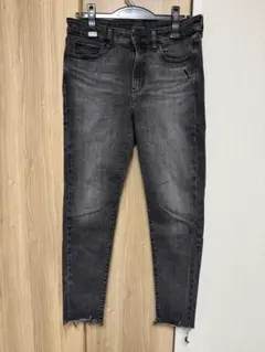 ユニクロ　ダークグレー スキニーデニム フリンジ裾, サイズ28