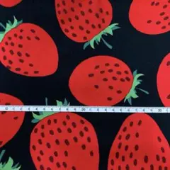 生地　大きなイチゴ　1.5m