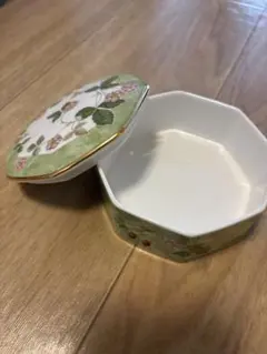 WEDGWOOD ワイルドストロベリー 小物入れのサムネイル