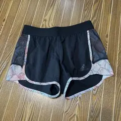 adidas ブラック ショートパンツ グラフィック