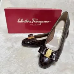 フェラガモ ヴァラリボン パンプス 5C クロコダイ ル箱付き