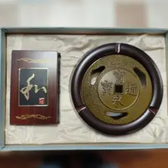 円形灰皿 と　葉巻入れ