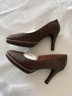 artemis by DIANA スエード ラウンドトゥハイヒール