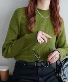 美品☆ディスコート☆モチモチリブパイピングハイネック☆カーキ