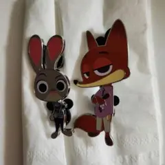 ディズニーキャラクターピンバッジ ジュディ& ニック (パリディズニー購入品)