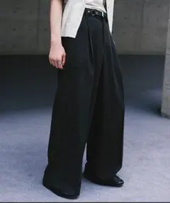 黒 ワイドパンツ プリーツ入り ウール混紡