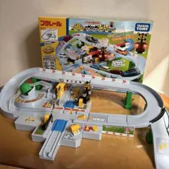 プラレールトミカと遊ぼうカンカン踏切セット