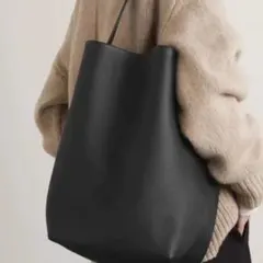 トートバッグ 本革 バケツ型 縦型 ブラック ラージサイズ 軽量 ワンショルダー