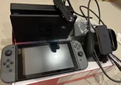 美品Nintendo Switch 本体 グレー　ニンテンドースイッチ周辺機器のサムネイル