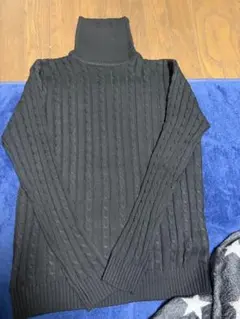 黒 ケーブル編み タートルネックニット