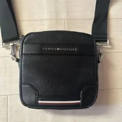 TOMMY HILFIGER ブラックショルダーバッグ