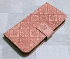 iPhone12/12Pro 用 手帳型 ケース 浮き彫り調 アラベスク ピンク