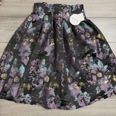 新品タグ付き⭐︎PICCIN 花柄 フレアスカートのサムネイル