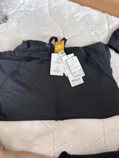ダンスキン　黒いジップアップパーカー