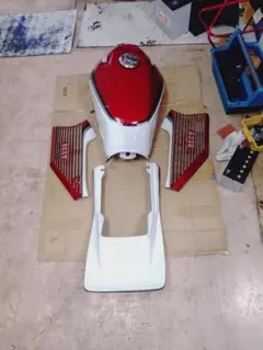 CBX400Fタンク BEET サイドカバー テールセットのサムネイル