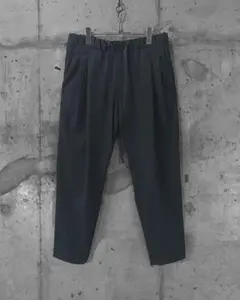 ｍù_ EASY TROUSERS パンツ　スラックス　チャコールグレー