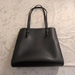 【週末限定価格】CHARLES & KEITH ブラックトートバッグのサムネイル