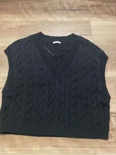 GU 黒 Vネック ニットベスト サイズ