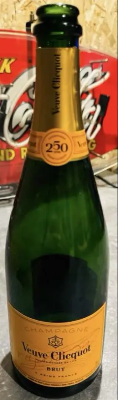 ヴーヴ・クリコ ダミーボトル16本セット ヴーヴ・クリコ ダミーボトル16本セット