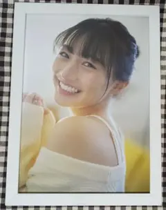 山本彩加 A4サイズ 額入り NO.06