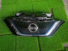 日産 e-POWER 後期☆E12 ノート フロントグリル☆カメラ穴有 - メルカリ
