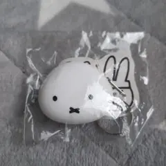 ミッフィー　シリコンポーチチャーム