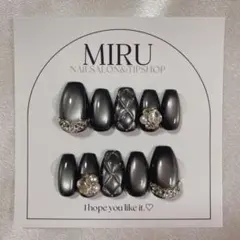 シルキーマグネット　キルティング　ビジュー　ネイルチップ　現品　ブラック